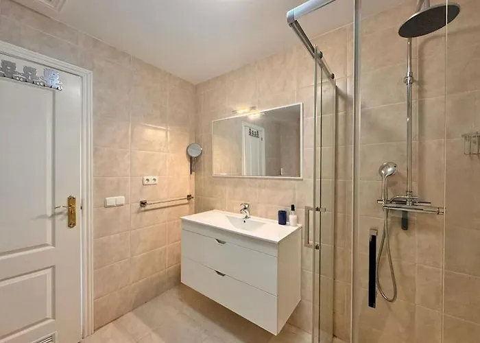 아파트 Silent Sunrise On The Ocean