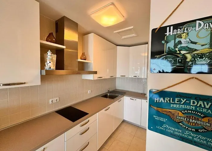 Silent Sunrise On The Ocean 아파트 *